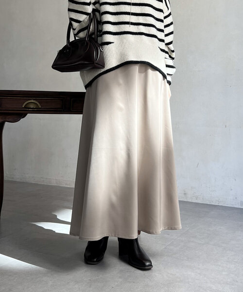 Chez toi(シェトワ)の「サテンフレアスカート(スカート・レディース・ネイビー/チャコールグレー/ベージュ・FREE)」の16枚目の写真