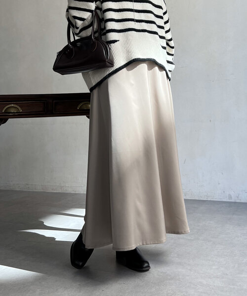 Chez toi(シェトワ)の「サテンフレアスカート(スカート・レディース・ネイビー/チャコールグレー/ベージュ・FREE)」の17枚目の写真