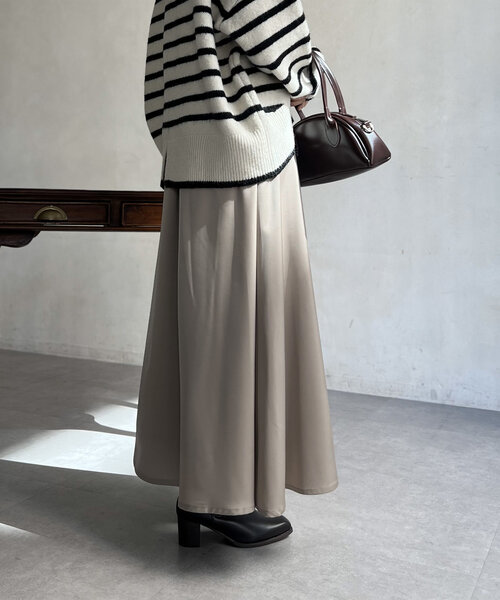 Chez toi(シェトワ)の「サテンフレアスカート(スカート・レディース・ネイビー/チャコールグレー/ベージュ・FREE)」の20枚目の写真