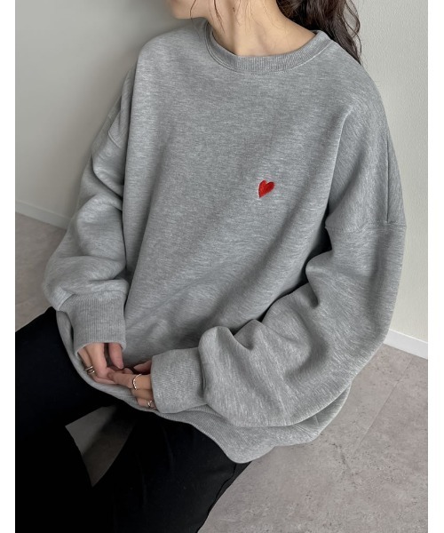 Re:EDIT(リエディ)の「裏起毛ハートorリボンワンポイント刺繍スウェット(スウェット・レディース・アイボリー/グレー/ブラック・LARGE/MEDIUM)」の3枚目の写真