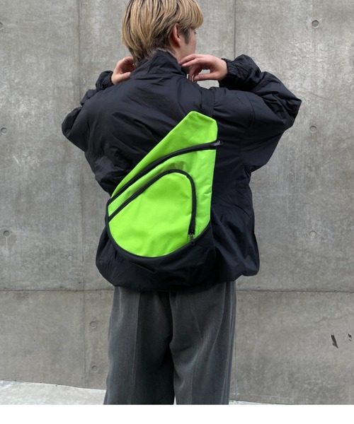 Kastane(カスタネ)の「Port Authority HONEYCOMB SLING PACK / ポートオーソリティ ハニカムスリングパック(バックパック/リュック・メンズ・ライム/ブラック・FREE)」の7枚目の写真