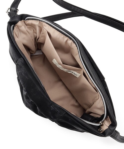 SHOO・LA・RUE（シューラルー）の「◆シャイニーくしゅくしゅショルダーバッグ（ショルダーバッグ・レディース・シルバー/ダークブラウン/グレー/ブラック・00）」の12枚目の写真