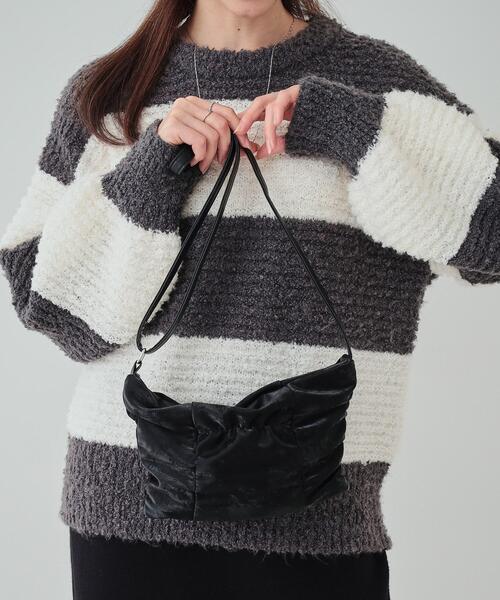 SHOO・LA・RUE（シューラルー）の「◆シャイニーくしゅくしゅショルダーバッグ（ショルダーバッグ・レディース・シルバー/ダークブラウン/グレー/ブラック・00）」の18枚目の写真