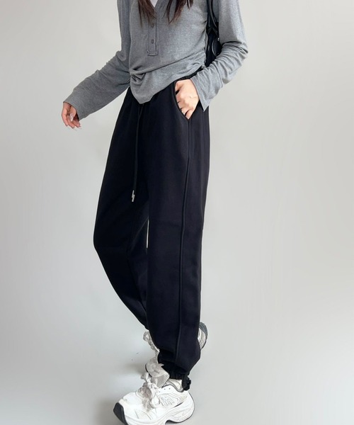 aimoha(アイモハ)の「裏起毛スウェットジョガーパンツ(スウェットパンツ・レディース・レッド/ダークグレー/ネイビー/ブラック/オフホワイト・FREE)」の6枚目の写真
