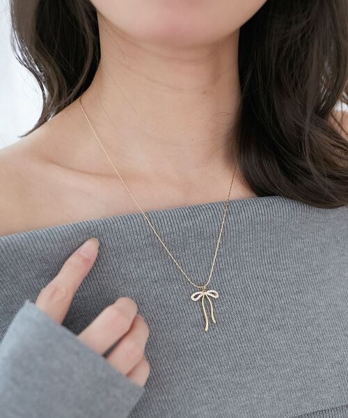 MAJESTIC LEGON（マジェスティックレゴン）の「シャイニーリボンネックレス（ネックレス・レディース・シルバー/ゴールド・FREE）」の2枚目の写真