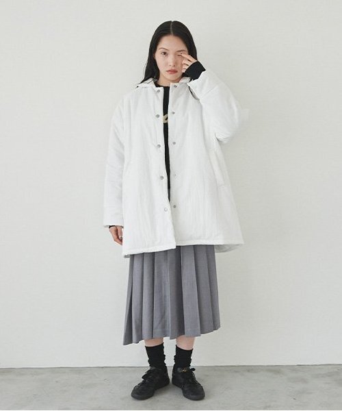 LUKU nari(ルクナーリ)の「中綿Aラインコート(ナイロンジャケット・レディース・ブラック/オフホワイト・F)」の5枚目の写真