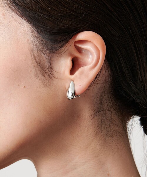 UNITED ARROWS(ユナイテッドアローズ)の「ドロップイヤリング(イヤリング・レディース・ゴールド/シルバー・FREE)」の2枚目の写真