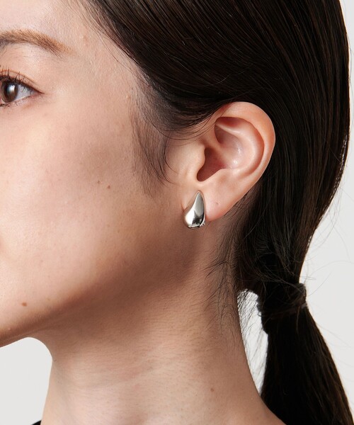 UNITED ARROWS(ユナイテッドアローズ)の「ドロップイヤリング(イヤリング・レディース・ゴールド/シルバー・FREE)」の4枚目の写真