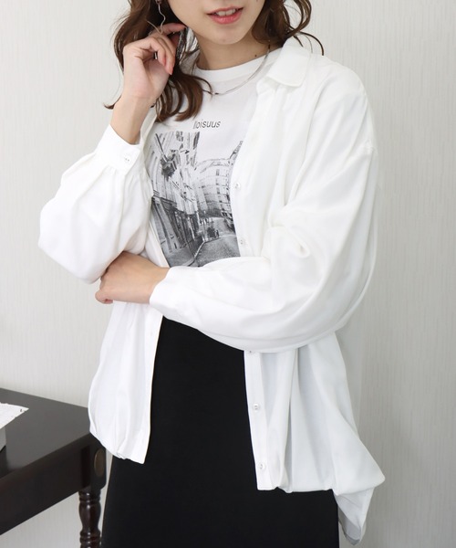 libelle more（リベル モア）の「とろみフランス綾　裾タックシャツ（シャツ/ブラウス・レディース・イエロー/ライトカーキ/オフホワイト/ブラック・M/L）」の2枚目の写真