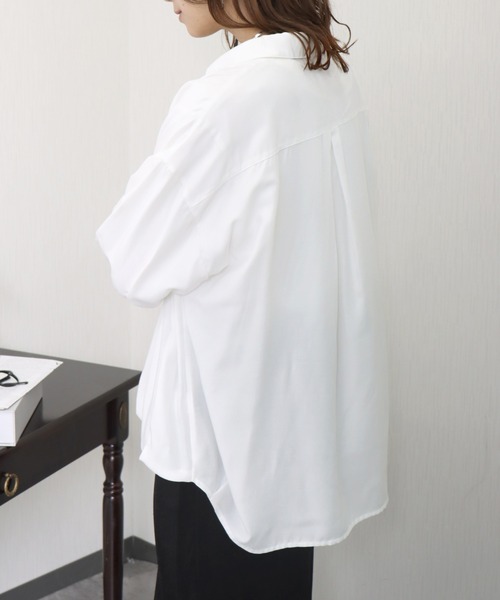 libelle more（リベル モア）の「とろみフランス綾　裾タックシャツ（シャツ/ブラウス・レディース・イエロー/ライトカーキ/オフホワイト/ブラック・M/L）」の8枚目の写真