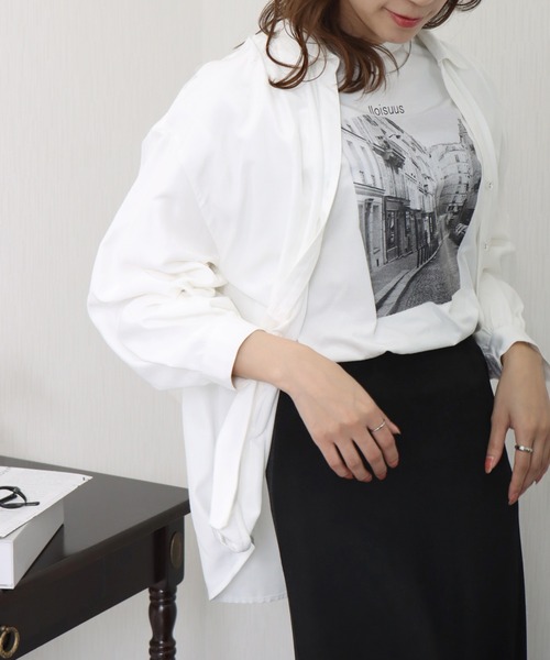 libelle more（リベル モア）の「とろみフランス綾　裾タックシャツ（シャツ/ブラウス・レディース・イエロー/ライトカーキ/オフホワイト/ブラック・M/L）」の9枚目の写真