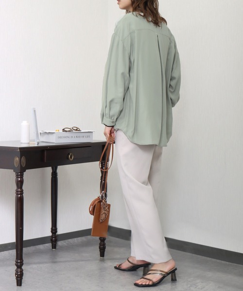 libelle more（リベル モア）の「とろみフランス綾　裾タックシャツ（シャツ/ブラウス・レディース・イエロー/ライトカーキ/オフホワイト/ブラック・M/L）」の22枚目の写真