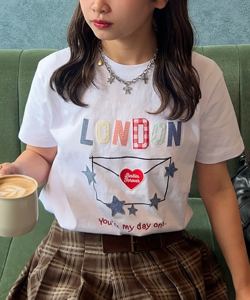 napinna maison(ナピナメゾン)の「【napinna maison×4sisters】ラブレターパッチワークロゴ半袖Tシャツ(Tシャツ/カットソー・レディース・ホワイト/ライトブルー・FREE)」の1枚目の写真