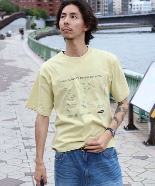 FFEIN(フェイン)の「【FFEIN(フェイン)】グラフィックショート丈Tシャツ/ Tシャツ クルーネック 半袖 プリント 【短丈】(Tシャツ/カットソー・メンズ・アッシュグレー/ブラック/ネイビー/レモンイエロー・LARGE/SMALL/MEDIUM)」の4枚目の写真