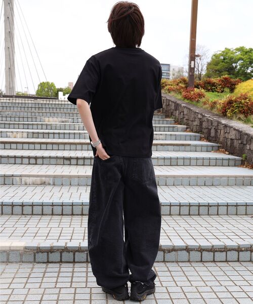 FFEIN（フェイン）の「【FFEIN（フェイン）】グラフィックショート丈Tシャツ / Tシャツ 短丈 クルーネック 半袖 ショート丈（Tシャツ/カットソー・メンズ・アッシュグレー/ブラック/ネイビー・LARGE/SMALL/MEDIUM）」の6枚目の写真