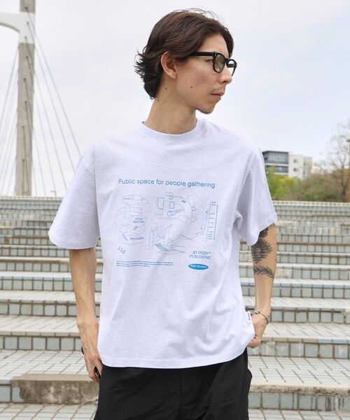 FFEIN（フェイン）の「【FFEIN（フェイン）】グラフィックショート丈Tシャツ / Tシャツ 短丈 クルーネック 半袖 ショート丈（Tシャツ/カットソー・メンズ・アッシュグレー/ブラック/ネイビー・LARGE/SMALL/MEDIUM）」の9枚目の写真