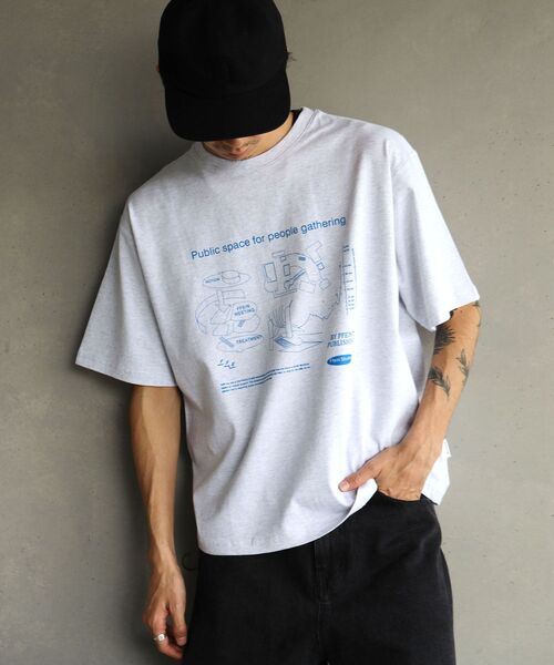 FFEIN（フェイン）の「【FFEIN（フェイン）】グラフィックショート丈Tシャツ / Tシャツ 短丈 クルーネック 半袖 ショート丈（Tシャツ/カットソー・メンズ・アッシュグレー/ブラック/ネイビー・LARGE/SMALL/MEDIUM）」の13枚目の写真