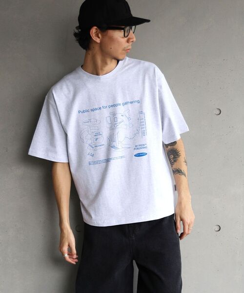 FFEIN（フェイン）の「【FFEIN（フェイン）】グラフィックショート丈Tシャツ / Tシャツ 短丈 クルーネック 半袖 ショート丈（Tシャツ/カットソー・メンズ・アッシュグレー/ブラック/ネイビー・LARGE/SMALL/MEDIUM）」の14枚目の写真
