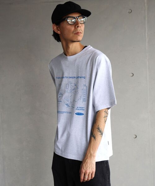 FFEIN（フェイン）の「【FFEIN（フェイン）】グラフィックショート丈Tシャツ / Tシャツ 短丈 クルーネック 半袖 ショート丈（Tシャツ/カットソー・メンズ・アッシュグレー/ブラック/ネイビー・LARGE/SMALL/MEDIUM）」の15枚目の写真