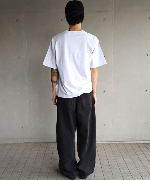 FFEIN（フェイン）の「【FFEIN（フェイン）】グラフィックショート丈Tシャツ / Tシャツ 短丈 クルーネック 半袖 ショート丈（Tシャツ/カットソー・メンズ・アッシュグレー/ブラック/ネイビー・LARGE/SMALL/MEDIUM）」の17枚目の写真