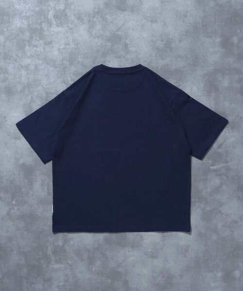 FFEIN(フェイン)の「【FFEIN(フェイン)】グラフィックショート丈Tシャツ/ Tシャツ クルーネック 半袖 プリント 【短丈】(Tシャツ/カットソー・メンズ・アッシュグレー/ブラック/ネイビー/レモンイエロー・LARGE/SMALL/MEDIUM)」の6枚目の写真