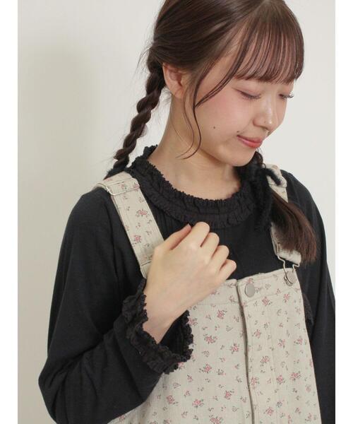 Samansa Mos2(サマンサ モスモス)の「胸元レース切替ピンタックインナー(Tシャツ/カットソー・レディース・ベージュ/オフホワイト/ブラック・F)」の1枚目の写真