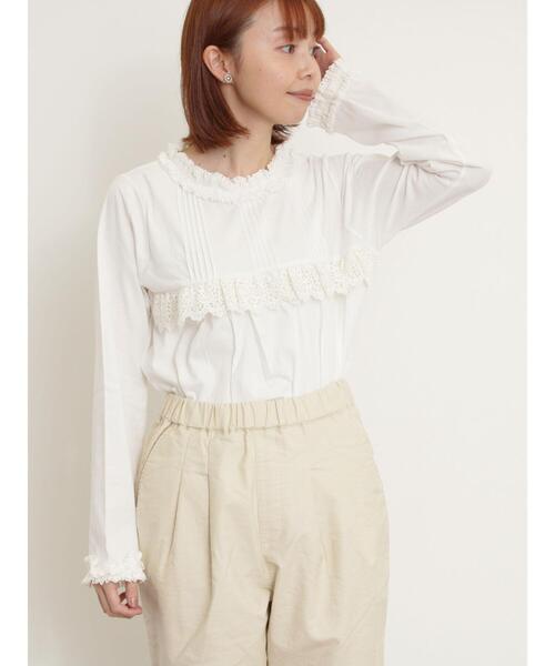 Samansa Mos2(サマンサ モスモス)の「胸元レース切替ピンタックインナー(Tシャツ/カットソー・レディース・ベージュ/オフホワイト/ブラック・F)」の6枚目の写真