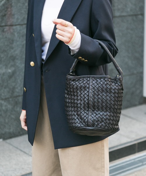 美品URBAN RESEARCH ブラックレザー　Mサイズ セール】メッシュ編みレザースクエアバッグ（トートバッグ