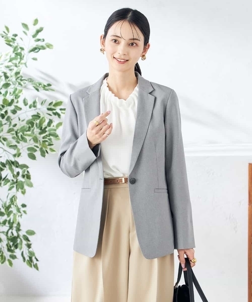 a.v.v(アーヴェヴェ)の「【洗える/ストレッチ/UVカット】麻調ストレッチテーラードジャケット(テーラードジャケット・レディース・グレー/ベージュ/ネイビー・42/40/38/36/34)」の1枚目の写真