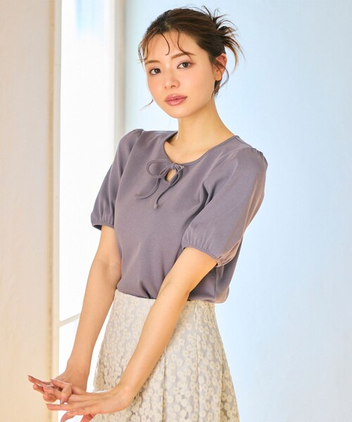 Feroux(フェルゥ)の「リボンアクセント Tシャツ(Tシャツ/カットソー・レディース・アイボリー系/グレー系/ピンク系/ブラック系・F)」の1枚目の写真