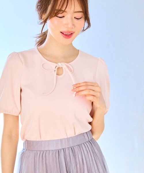 Feroux(フェルゥ)の「リボンアクセント Tシャツ(Tシャツ/カットソー・レディース・アイボリー系/グレー系/ピンク系/ブラック系・F)」の4枚目の写真