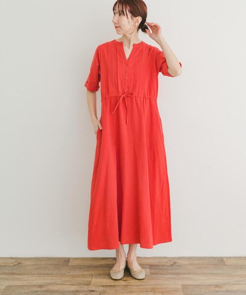 ITEMS URBANRESEARCH(アイテムズ アーバンリサーチ)の「ドライコットンタックワンピース(ワンピース・レディース・レッド/ブラック/モカ・FREE)」の3枚目の写真
