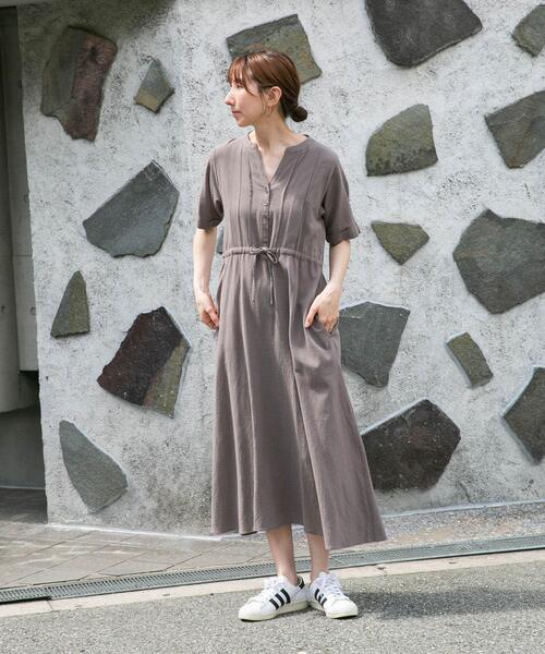 ITEMS URBANRESEARCH(アイテムズ アーバンリサーチ)の「ドライコットンタックワンピース(ワンピース・レディース・レッド/ブラック/モカ・FREE)」の2枚目の写真