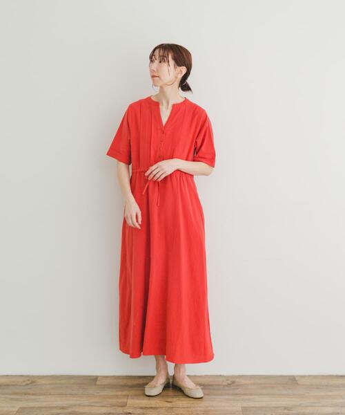ITEMS URBANRESEARCH(アイテムズ アーバンリサーチ)の「ドライコットンタックワンピース(ワンピース・レディース・レッド/ブラック/モカ・FREE)」の8枚目の写真