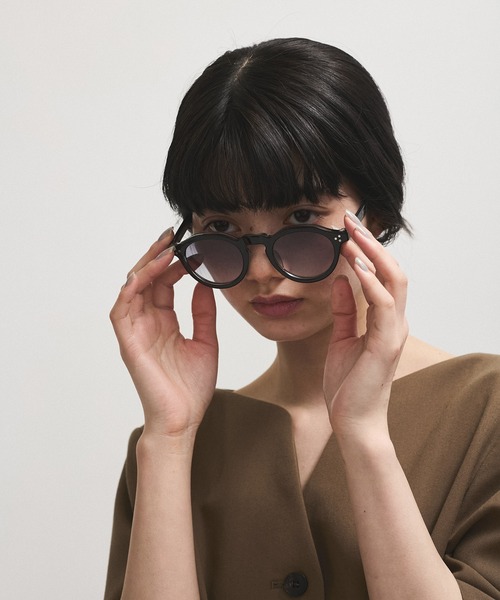 ADAM ET ROPE'（アダムエロペ）の「【WEB限定】クラウンパントフラットレンズサングラス（サングラス・レディース・ダークブラウン/ブラック/ブラック系その他・FREE）」の4枚目の写真