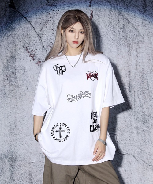 EFFECTION（エフェクション）の「EFFECTION // one point street logo embroidery crew neck T-shirt〈ワンポイント ストリート ロゴ刺繍 クルーネック Tシャツ〉（Tシャツ/カットソー・メンズ・ホワイト系その他/ブラック系その他/ブラウン系その他・LARGE/MEDIUM）」の2枚目の写真