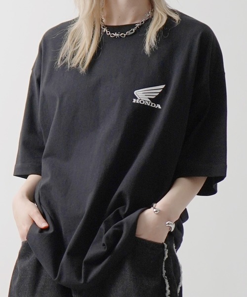 ILL'S（イルズ）の「【HONDA / ホンダ】ワンポイントプリント ボックスシルエット 半袖Tシャツ カットソー メンズ レディース（Tシャツ/カットソー・メンズ・ホワイト/ホワイト系その他3/ブラック系その他3/ホワイト系その他2/ブラック/ブラック系その他2・M/L）」の6枚目の写真