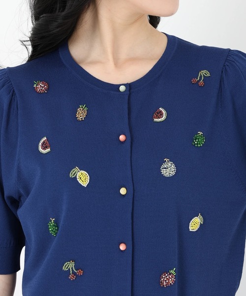 STRAWBERRY-FIELDS（ストロベリーフィールズ）の「フルーツ刺しゅう半袖カーディガン（ニット/セーター・レディース・ネイビー・2）」の6枚目の写真