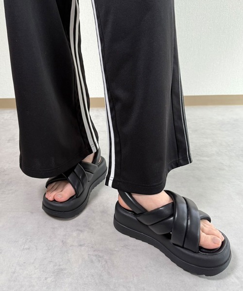 lus.（ラスドット）の「lus. パデットベルトバックバンドサンダル（サンダル・レディース・シルバー/ブラック・LL/S/M/L）」の7枚目の写真