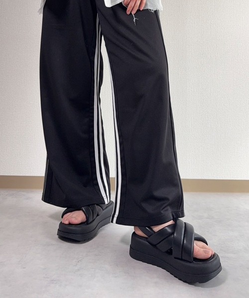 lus.（ラスドット）の「lus. パデットベルトバックバンドサンダル（サンダル・レディース・シルバー/ブラック・LL/S/M/L）」の8枚目の写真