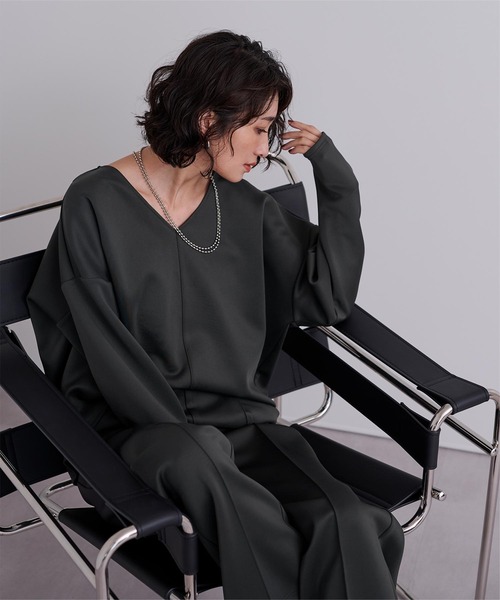 UR'S(ユアーズ)の「Vネックトップス×パンツ/ボンディングセットアップ(セットアップ・レディース・チャコール/ホワイト/ブラック・L/M/S)」の14枚目の写真