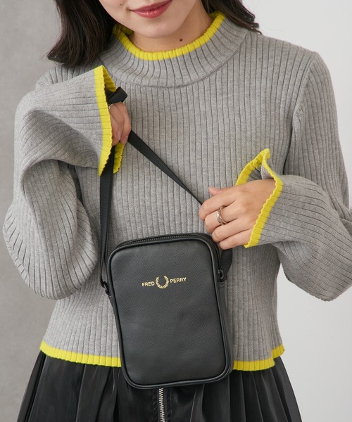 FRED PERRY（フレッドペリー）の「【FRED PERRY】SCOTCHGRAIN LEATHER SIDE BAG L1189（ショルダーバッグ・メンズ・ブラック・FREE）」の2枚目の写真