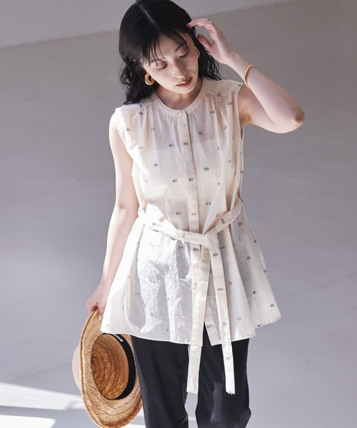 qualite(カリテ)の「カットドビーチュニックブラウス/夏服(シャツ/ブラウス・レディース・ベージュ・フリー)」の6枚目の写真