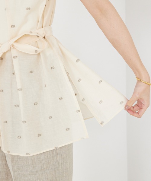 qualite(カリテ)の「カットドビーチュニックブラウス/夏服(シャツ/ブラウス・レディース・ベージュ・フリー)」の11枚目の写真