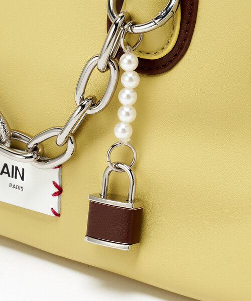 GRAIN(グレイン)の「【GRAIN/グレイン】チャーム付きバイカラートートバッグ(トートバッグ・レディース・イエロー/ネイビー/レッド・FREE)」の11枚目の写真