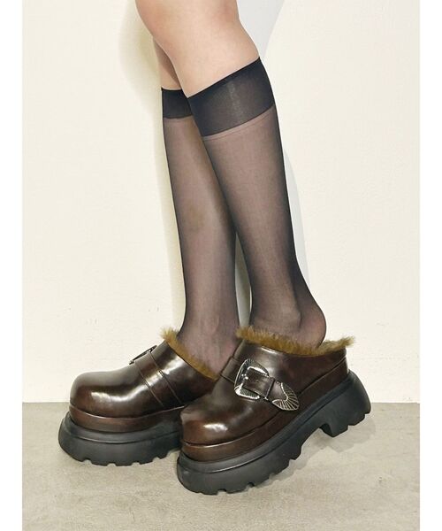 MURUA(ムルーア)の「インナーファーベルテッドクロッグス(サンダル・レディース・ブラウン/ブラック・24.5/23.5/22.5)」の2枚目の写真