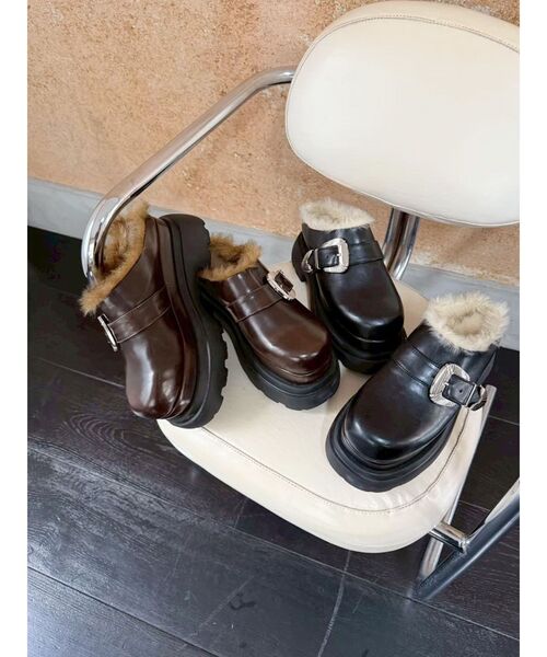 MURUA(ムルーア)の「インナーファーベルテッドクロッグス(サンダル・レディース・ブラウン/ブラック・24.5/23.5/22.5)」の7枚目の写真