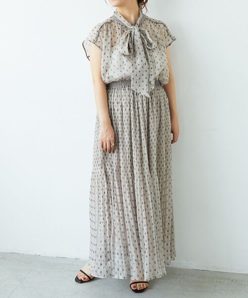 le.coeur blanc(ルクールブラン)の「楊柳フラワープリントランダムプリーツスカート(スカート・レディース・ブラック系その他/ホワイト系その他2・38)」の4枚目の写真