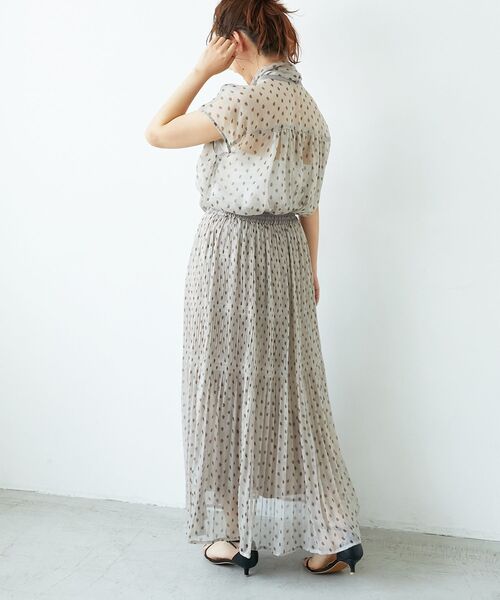 le.coeur blanc(ルクールブラン)の「楊柳フラワープリントランダムプリーツスカート(スカート・レディース・ブラック系その他/ホワイト系その他2・38)」の6枚目の写真