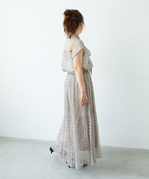 le.coeur blanc(ルクールブラン)の「楊柳フラワープリントランダムプリーツスカート(スカート・レディース・ブラック系その他/ホワイト系その他2・38)」の8枚目の写真